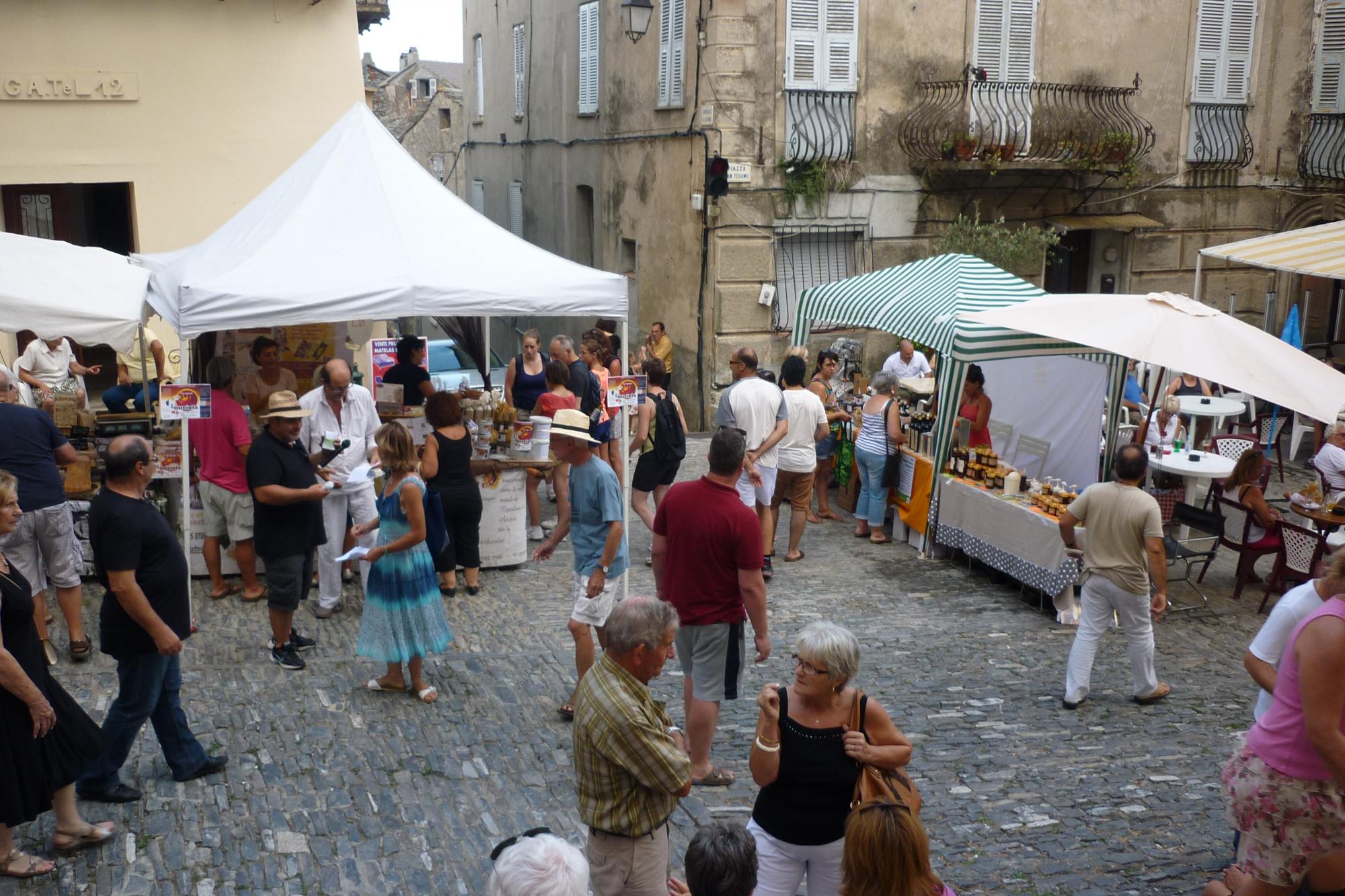 Le marché nocturne de Cervione